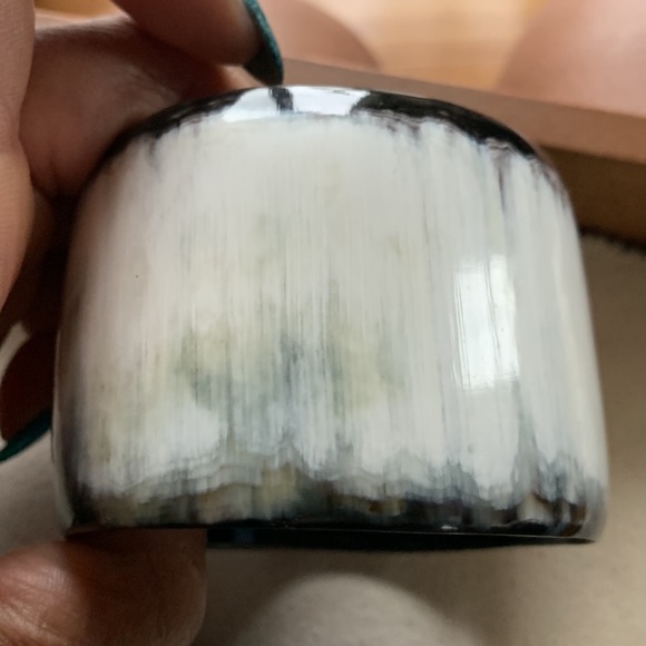 COPY - Gorgeous Buffalo horn 2 inch bracelet - Picture 4 of 5